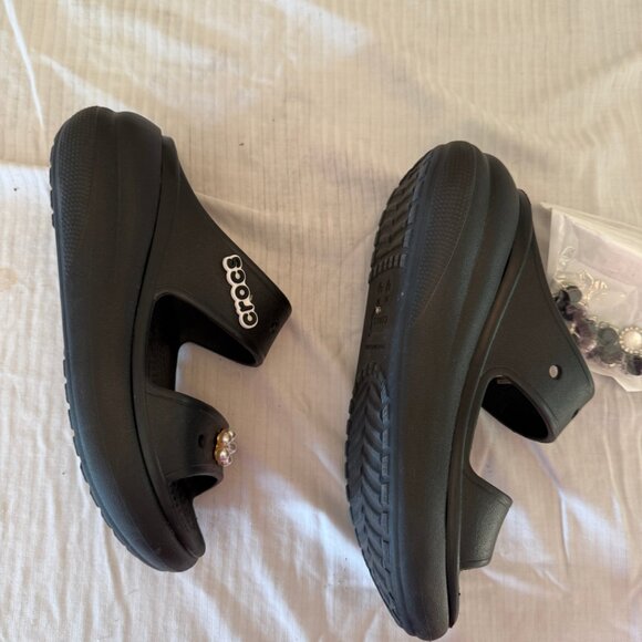 Black Crocs Excellent Used Condition & decorative gems - *PLEASE READ LISTING* - Picture 5 of 8